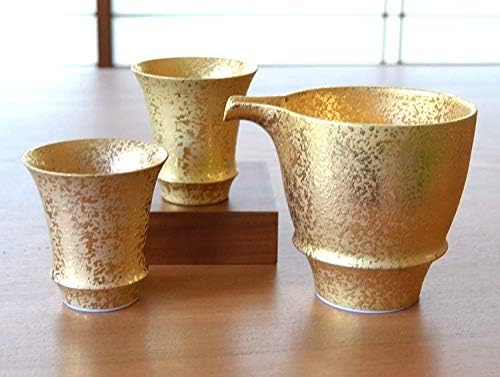 Sake seti 3 adet Japonya'da yapılan seramik Arita gereçleri 1 adet dökme Tokkuri ve 2 adet Bardak KİNSAİ altın Ahşap