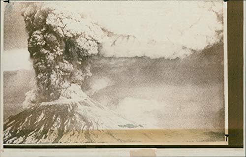 St. Helens Dağı'ndan yükselen Volkanik külün vintage fotoğrafı.